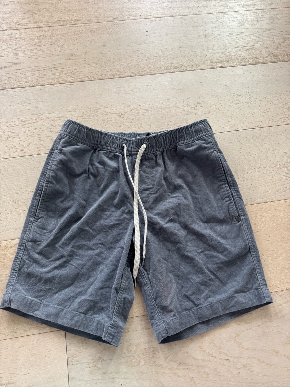 Vuori Optimist Shorts Men's S Corduroy Stretch Drawstring Light Gray Active